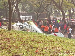 Pesawat Latih Cessna Jatuh di BSD Tangerang