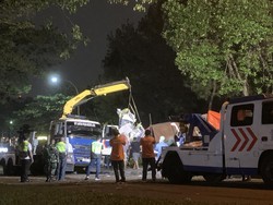 Pesawat Latih yang Jatuh di BSD Dievakuasi Pakai Crane