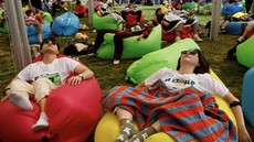 FOTO: Rehat Sejenak Warga Seoul di Kontes Tidur 30 Menit