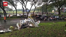 VIDEO: Pesawat Jatuh di BSD City, 3 Orang Tewas