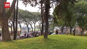 VIDEO: Proses Evakuasi Korban Pesawat Jatuh di BSD, 1 Masih Terjebak