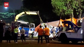 VIDEO: Bangkai Pesawat yang Jatuh di BSD City Mulai Dievakuasi