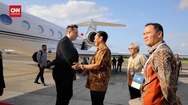 Menko Bidang Kemaritiman dan Investasi Luhut Binsar Pandjaitan menawarkan proyek landasan peluncuran roket di Biak, Papua ke CEO SpaceX, Elon Musk.