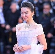 2 Gaya Raline Shah di Cannes Film Festival 2024, Elegan Pakai Karya Desainer Indonesia