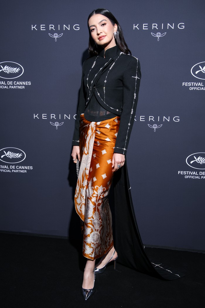 CANNES, FRANCE - MAY 19: Raline Shah attends Kering And Cannes Film Festival Official Dinner on May 19, 2024 in Cannes, France. (Photo by Daniele Venturelli/Getty Images for Kering) 2 Gaya Raline Shah di Cannes Film Festival 2024, Tampil Elegan!