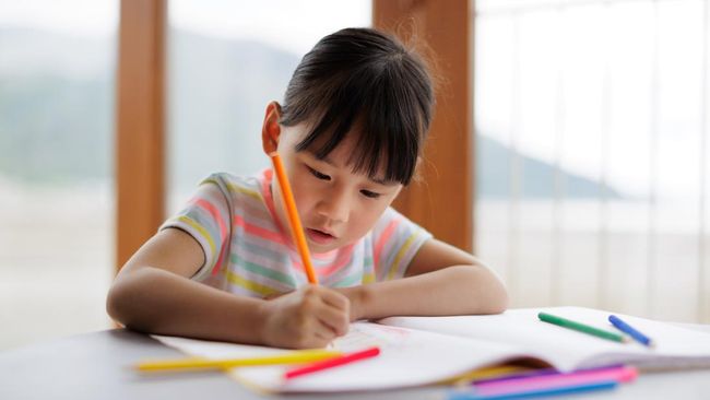 Umur Berapa Anak Bisa Menggambar dan Mewarnai?