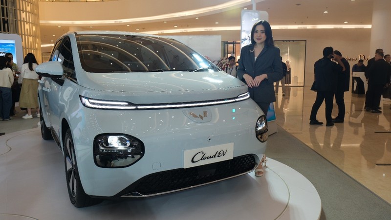 Wuling Motors (Wuling) secara resmi meluncurkan kendaraan listrik terbaru, Wuling Cloud EV di Indonesia pada Rabu (15/5) di Senayan City, Jakarta.