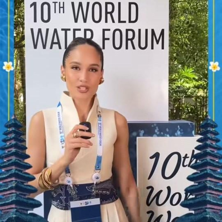 <p>Cinta Laura juga menjelaskan tentang pentingnya sebuah negara menyediakan air bersih untuk masyarakat. "Pentingnya mendapatkan air yang aman dan bersih telah lama menjadi isu yang diangkat di berbagai belahan dunia. Saya sangat bangga bahwa Indonesia telah dipilih sebagai tuan rumah WWF tahun ini, memainkan peran penting dalam membuat keputusan besar untuk menyelesaikan krisis air di dunia," katanya. (Foto: Instagram @kemenkomarves dan @claurakiehl)<br /><br /><br /></p>