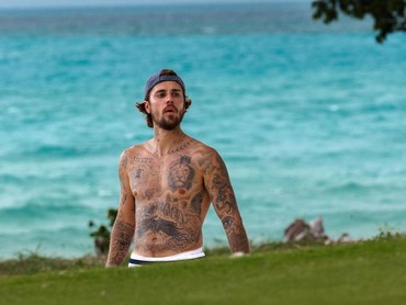 img-title Bantah Pakai Narkoba, Justin Bieber Malah Nyanyi Lagu Rap Soal Efek 'Ketinggian'