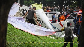 VIDEO: Proses Evakuasi Pesawat Ringan Yang Jatuh di BSD