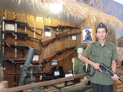 Ngalam Mbois: Fariz Lestarikan Sejarah Lewat Replika Senjata