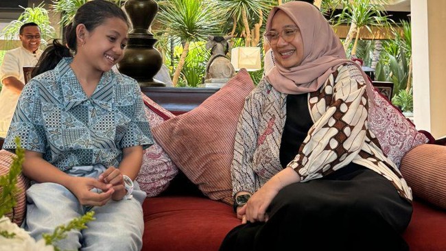 Siswa SD Asal Banyuwangi Bikin Kagum Elon Musk Jawab Soal Matematika Siswa SDN 1 Pesanggaran Banyuwangi Felicia Dahayu membuat kagum Elon Musk usai dites soal matematika menghitung turunan volume bola.