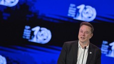 Elon Musk Digugat Pemegang Saham Tesla
