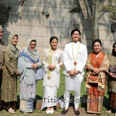 Dihadiri Titiek Soeharto, Intip 7 Foto Pernikahan Anak Onky Alexander 'Catatan Si Boy'