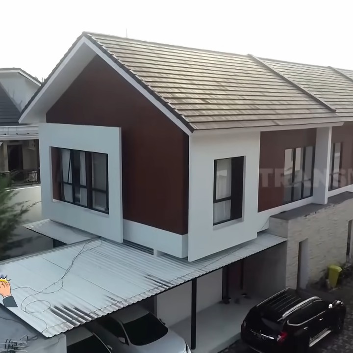 <p>Stand up comedian Arafah Rianti tinggal di hunian mewah di daerah Jagakarsa, Jakarta Selatan. Rumah seharga miliaran rupiah ini dibeli Arafah dengan cash atau tunai dari uang hasil tabungannya sendiri, Bunda. (Foto: YouTube @TRANS7 OFFICIAL)</p>