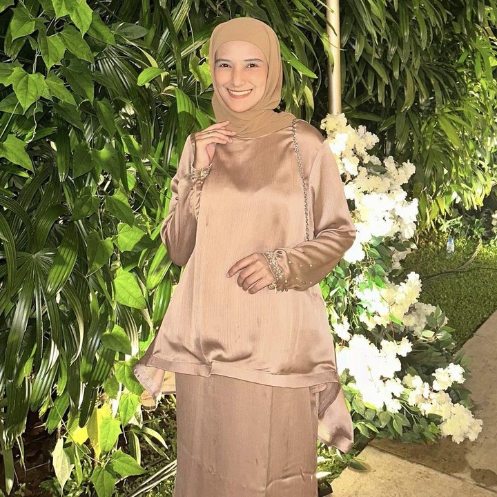 <p>Seiring berkembangnya usia kehamilan Nadya, banyak netizen yang mengatakan sang ibu hamil juga semakin cantik lho. “Bumil cantikku masyaallah si baik hati,” ujar salah satu netizen dalam akun Instagram il***_am****. "Semakin cantik.. di ratukan oleh raja yang tepat.." tulis @rahmawati*****. (Foto: Instagram @nadyamustikarahayu).</p>