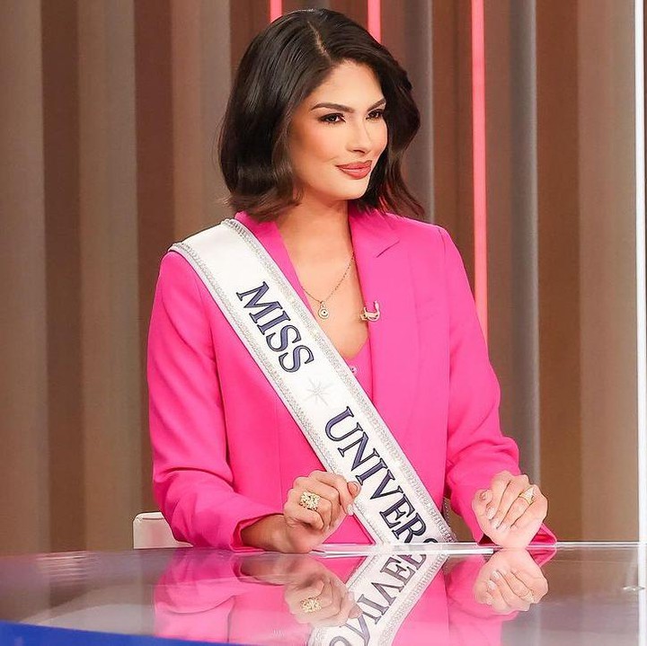 <p>Melansir dari <em>CNN Indonesia</em>, Sheynnis dan keluarganya diasingkan tanpa batas oleh rezim Nikaragua yang dipimpin oleh Daniel Ortega. Hal ini diungkapkan langsung oleh CEO Miss Universe Organization, Anne Jakrajutatip dalam sebuah surat. (Foto: Instagram: @sheynnispalacios_of)</p>