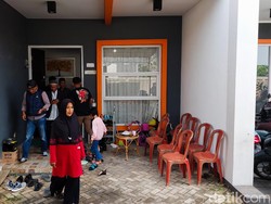 Suasana Rumah Duka Farid Ahmad Korban Pesawat Jatuh di BSD