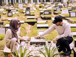 Momen Thariq Halilintar Minta Izin Nikahi Aaliyah di Makam Adjie Massaid