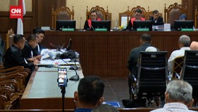 VIDEO: Saksi Sebut Kementan Bayar Gaji Bulanan ke Biduan dan Kakak SYL