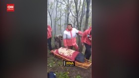 VIDEO: Detik-detik Evakuasi Kecelakaan Helikopter Presiden Iran