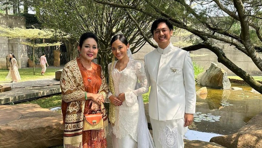 Titiek Soeharto Titiek Soeharto di pernikahan Sasqia, anak Onky Alexander
