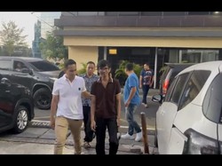 Tampang Adi Pradita Pelaku Teror Nimas Tebar Senyum Saat Ditangkap Polisi