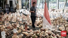 FOTO: Instalasi 2.000 Tengkorak di Peringatan 26 Tahun Reformasi