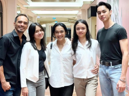 Jarang Tersorot, Ini 5 Potret Ananda Lontoh & Attar Syach Bersama Ketiga Anak