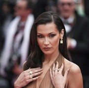 Bella Hadid VS Adidas, dari Foto Iklan Dihapus hingga Perusahaan Dituntut