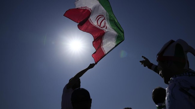 Ekonomi Iran Tercekik Perang: Inflasi Tinggi, Rial Anjlok, PHK Massal
