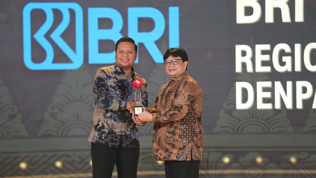 PT Bank Rakyat Indonesia (Persero) Tbk alias BRI kembali menorehkan prestasi membanggakan dengan meraih penghargaan bergengsi di CNN Indonesia Awards Bali 2024.