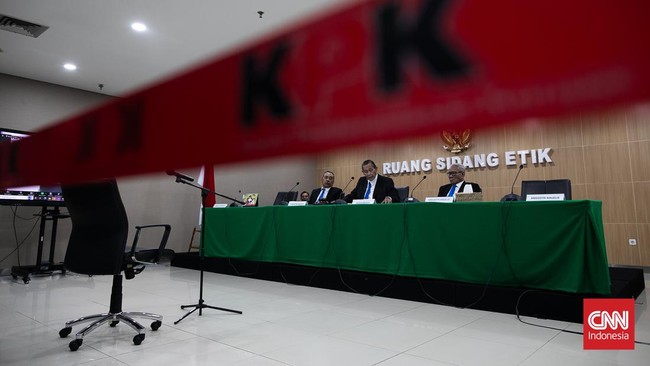 Konflik antara Wakil Ketua KPK Nurul Ghufron dengan Anggota Dewas KPK Albertina Ho bermulai dari kasus pemerasan. Simak kronologinya.