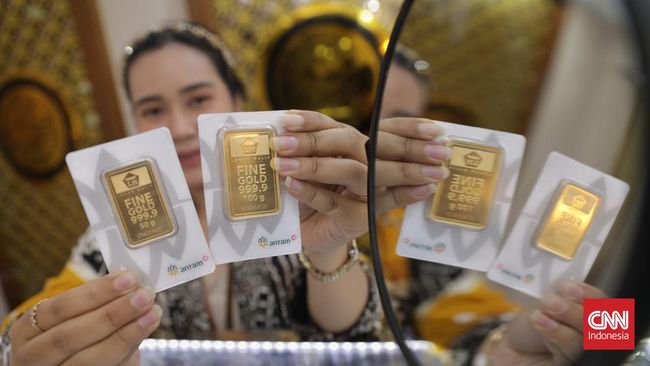 Masyarakat yang tidak mau repot dan berlama-lama antre di toko bisa membeli emas Antam secara online. Begini pilihan cara beli emas Antam via online.