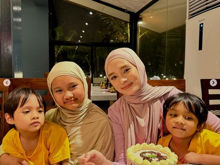 Bukan hanya Masalah Keuangan, Ternyata Ini Alasan Inara Rusli Lahirkan Ketiga Anaknya di Bidan