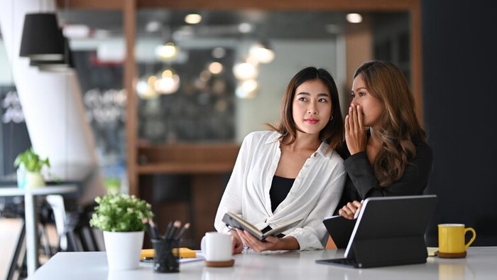 Tips Memulai Percakapan dengan Rekan Kerja di Kantor Baru
