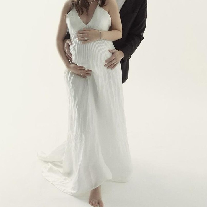 <p>Itulah beberapa potret hasil maternity shoot yang baru saja dilakukan oleh Pamela Bowie. Kini, ia semakin menghitung hari menantikan kehadiran sang anak. Semoga, ibu hamil yang satu ini dapat diberikan kesehatan selalu ya. (Foto: Instagram @pammybowie).</p>