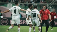 Kronologi Jay Idzes Ribut Hingga Dilerai Wasit di Palermo vs Venezia