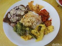Makan Siang Murah Enak, Ada Nasi Rames Padang yang Mantap di Sini