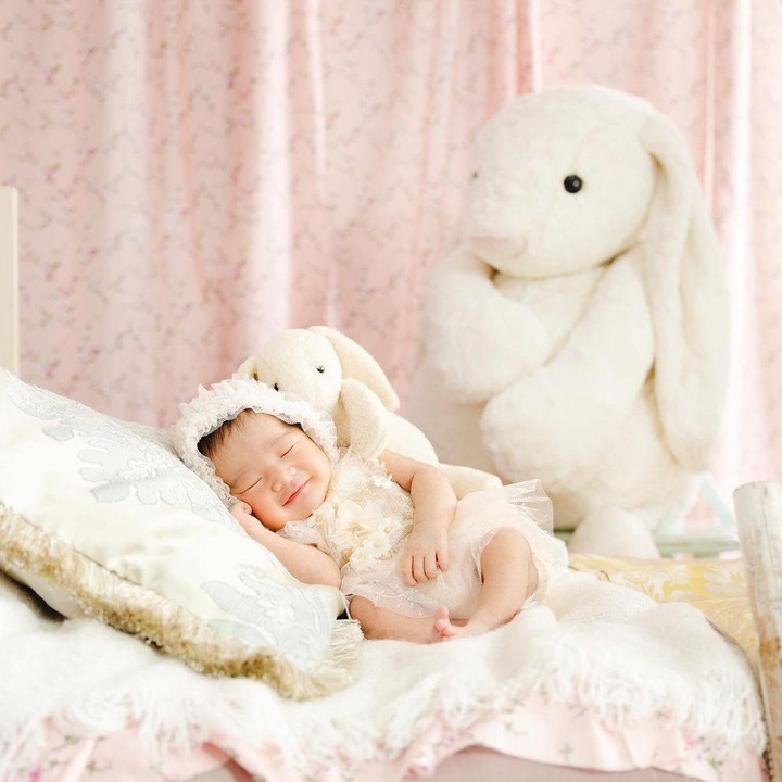 <p>Aktor tampan Billy Davidson baru saja dikaruniai anak kedua berjenis kelamin perempuan, Bunda. Putri kecilnya ini pun diberi nama Brielle Davidson. (Foto: Instagram: @billydavidson_)</p>