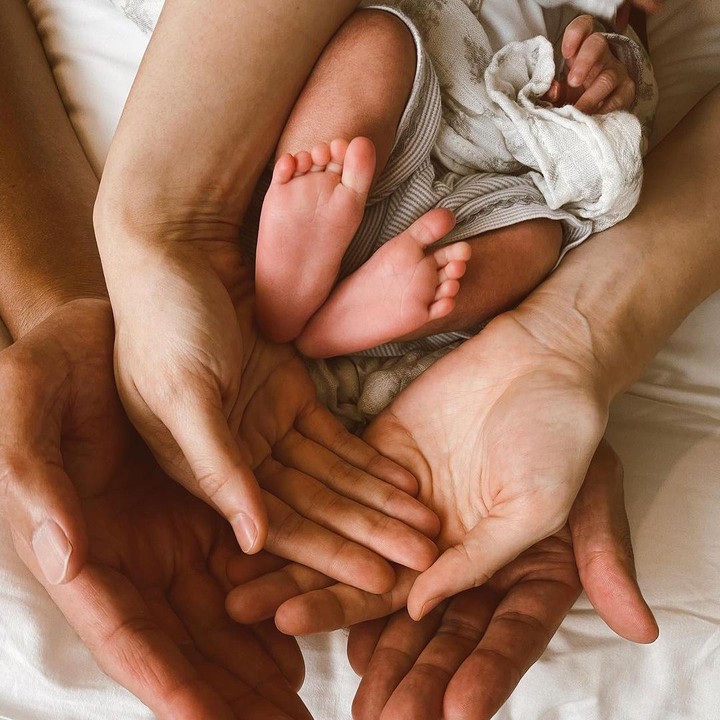 <p>Julie melahirkan anak pertamanya pada 20 Juli 2023. Sang putri pun memiliki nama yang sangat unik yakni Brielle Léïa Tjiptobiantoro. (Foto: Instagram: @julstelle)</p>