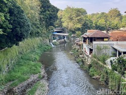 Hikayat Sungai Cikapundung: Dulu Bersahabat, Kini Bersekat