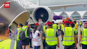 VIDEO: Singapore Airlines Turbulensi, 1 Orang Tewas & 30 Luka-Luka