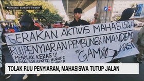 VIDEO: Tolak RUU Penyiaran, Mahasiswa Tutup Jalan
