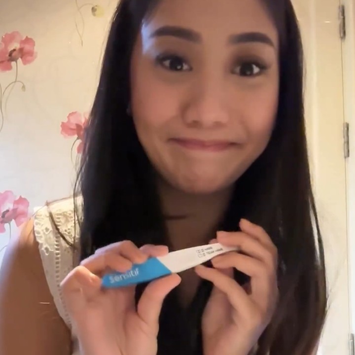 <p>Lewat media sosial, ia membagikan video reaksi ketika akan melakukan tes kehamilan dengan menggunakan<em> test pack</em>. "Sudah telat (haid) tiga hari. Bismillah," ucapnya. (Foto: Instagram @nonawilly16)</p>