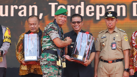 HUT Kodam III/Siliwangi, Bupati Bandung Terima Penghargaan Pangdam