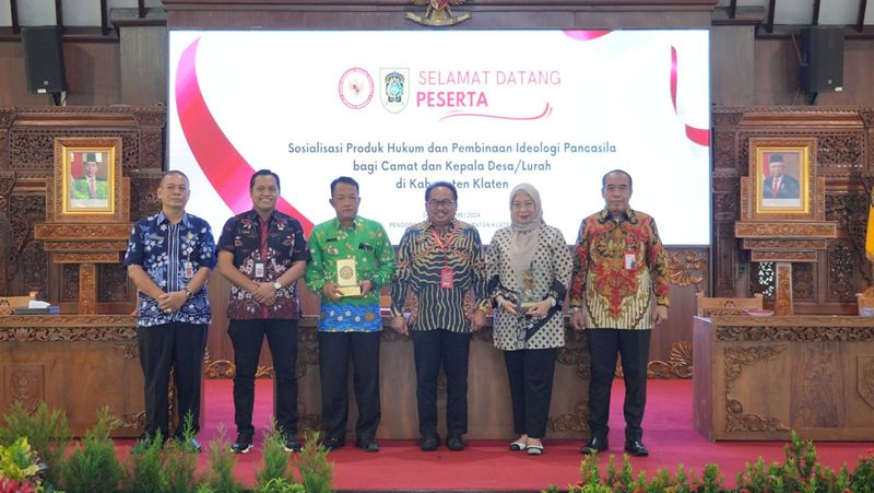 Produk hukum daerah yang dicanangkan Pemerintah Kabupaten (Pemkab) Klaten terkait pembinaan ideologi Pancasila dan wawasan kebangsaan