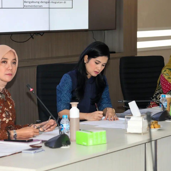 <p>IKAWATI ATR/BPN merupakan Ikatan Istri Karyawan dan Karyawati Badan Pertanahan Republik Indonesia. Di organisasi ini, Annisa Pohan bergabung bersama para istri karyawan BPN RI. (Foto: Instagram @ikawati_atrbpn)</p>