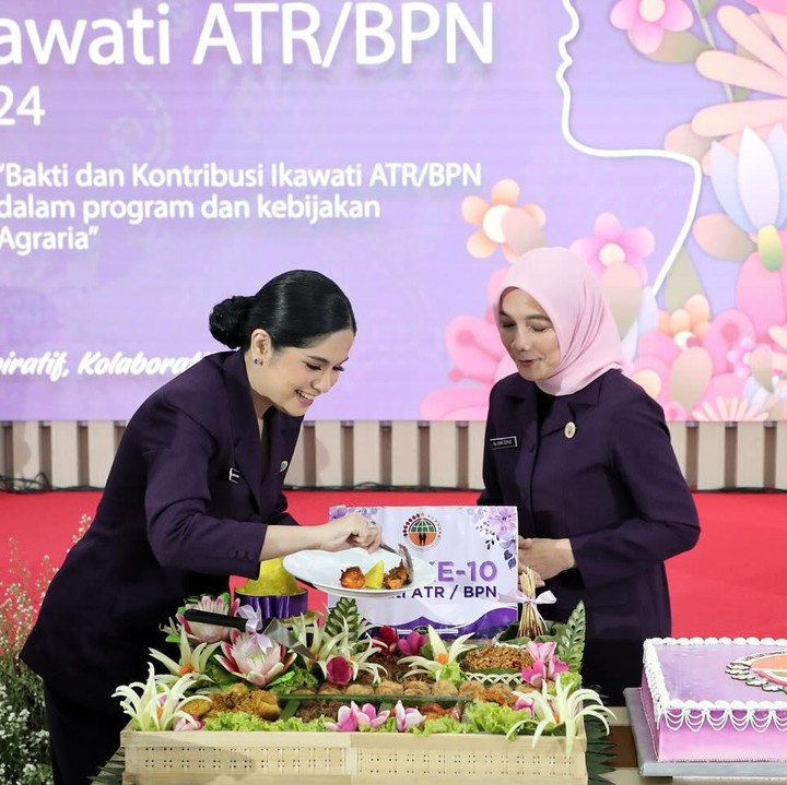 <p>Menjadi Pembina IKAWATI Kementerian ATR/BPN membuat Annisa Pohan kerap diundang untuk menghadiri berbagai acara dinas, Bunda. (Foto: Instagram @annisayudhoyono)</p>