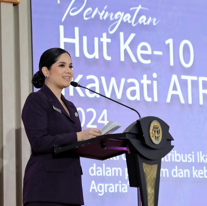 <p>Dalam unggahan media sosial pribadinya, Annisa Pohan mengucapkan doa dan harapannya untuk organisasi yang ia jalani. "Semoga kegiatan pengukuhan ini menjadi semangat baru bagi seluruh pengurus untuk terus berperan aktif dalam kegiatan organisasi wanita, baik secara kolaborasi dengan organiasi lainnya maupun berinovatif dalam mengembangkan potensi diri yang dimiliki," tuturnya. (Foto: Instagram @annisayudhoyono)</p>
